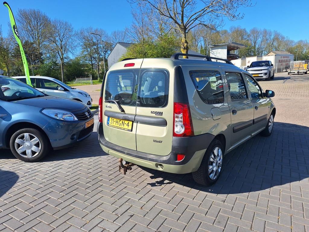Dacia Logan MCV 1.6-16V Lauréate 7p / INRUILKOOPJE, Auto's, Dacia, Gebruikt, 7 stoelen, Origineel Nederlands, Bedrijf