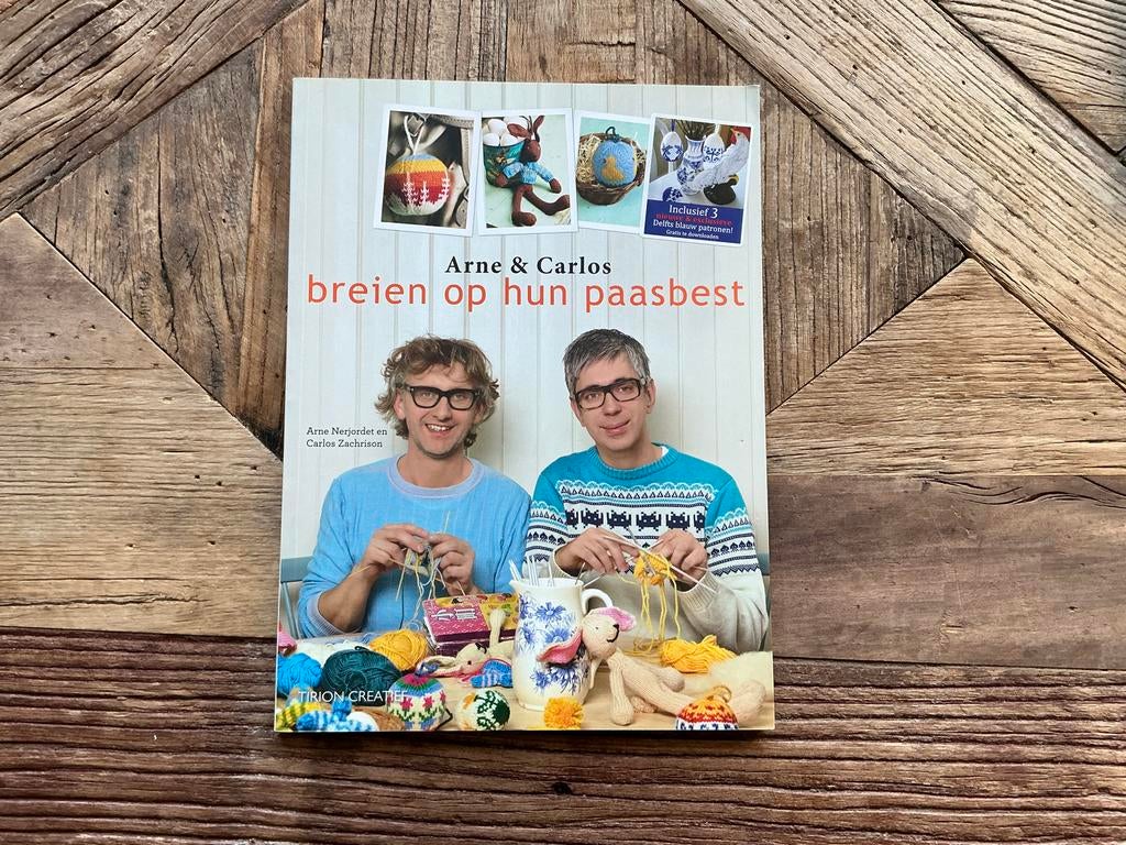 Arne & Carlos: Breien op hun Paasbest - breiboek, Ophalen of Verzenden, Gebruikt, Breien, Patroon of Boek