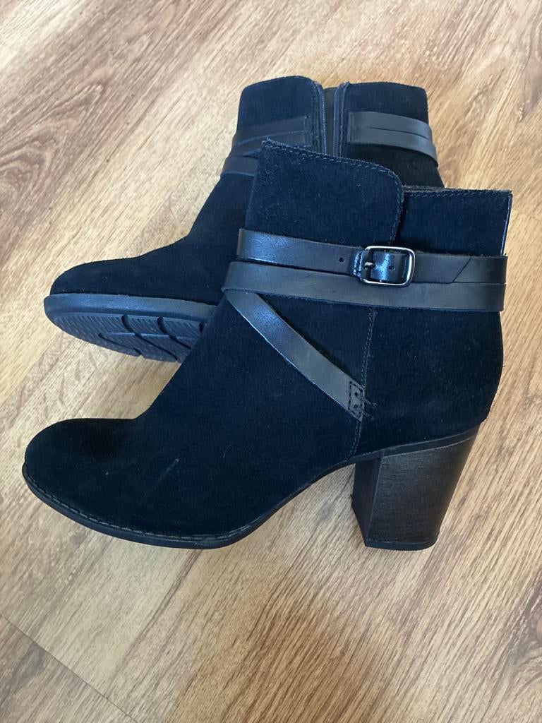 Clarks zwarte enkellaarsjes, Kleding | Dames, Schoenen, Ophalen of Verzenden, Zo goed als nieuw, Zwart, Lage of Enkellaarzen
