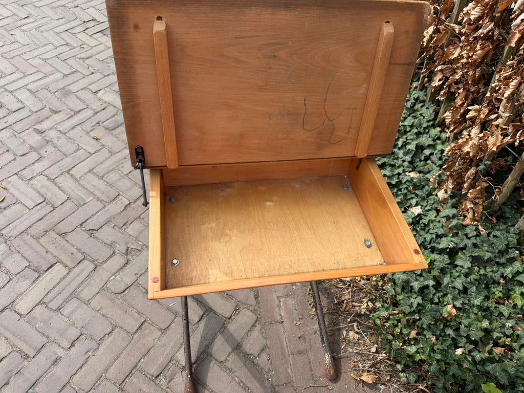 Vintage Ouderwetse bureautjes schooltafel schoolbankjes, Huis en Inrichting, Ophalen, Opbergruimte, Hout, Vintage