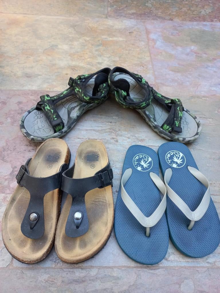 Sandalen en slippers maat 35 en 39, Gebruikt, Overige typen, Ophalen of Verzenden, Jongen