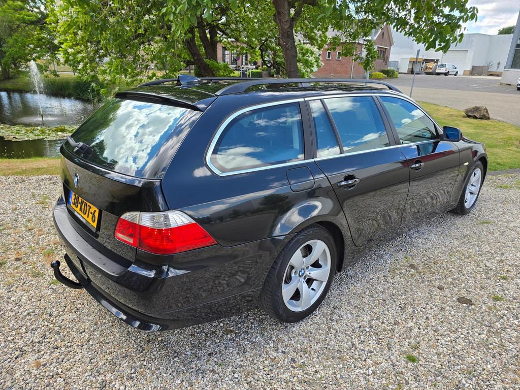 BMW 5-serie Touring 525d EXPORT, Auto's, BMW, Achterwielaandrijving, Gebruikt, 2000 kg, Zwart