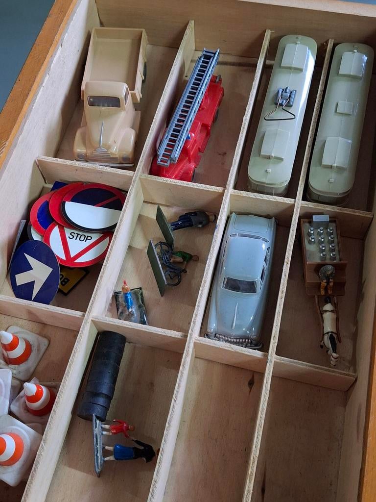 Houten kist Verkeersonderwijs met Siku modellen e.a, Ophalen of Verzenden, Zo goed als nieuw, Auto