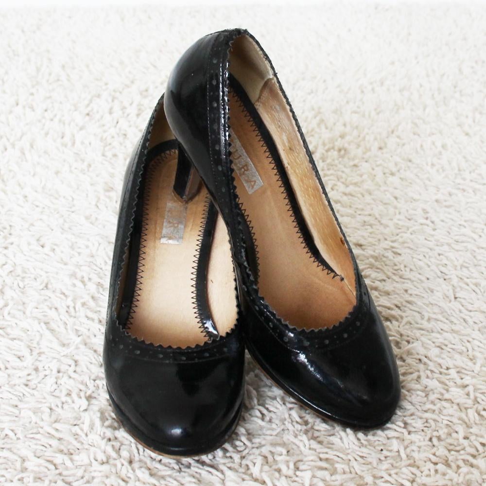 Mooie Lak Leren Mezura Pumps (Maat 36) s16 € 25,-, Kleding | Dames, Schoenen, Pumps, Zwart, Ophalen of Verzenden, Zo goed als nieuw