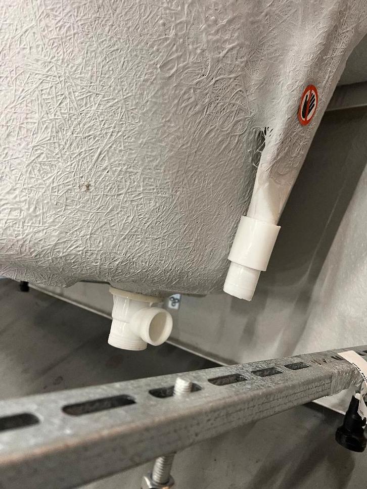 Beschadigd ligbad nummer 1 van 10., Doe-het-zelf en Verbouw, Sanitair, Gebruikt, Bad, Ophalen