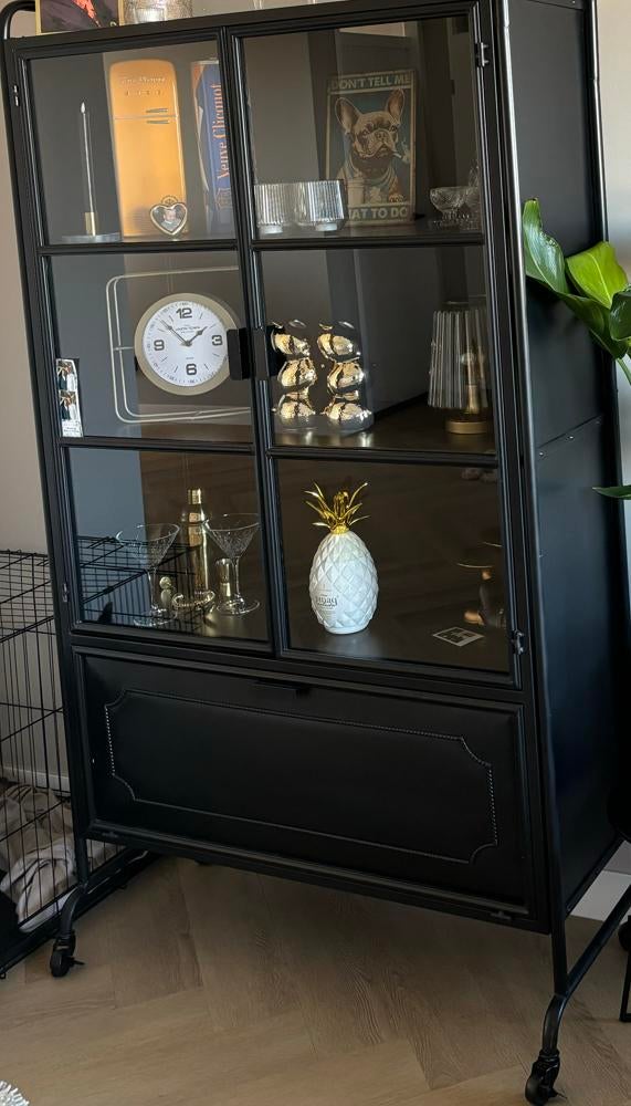 Stijlvolle metalen vitrinekast met glazen deuren, Gebruikt, 100 tot 150 cm, Met deur(en), Ophalen of Verzenden