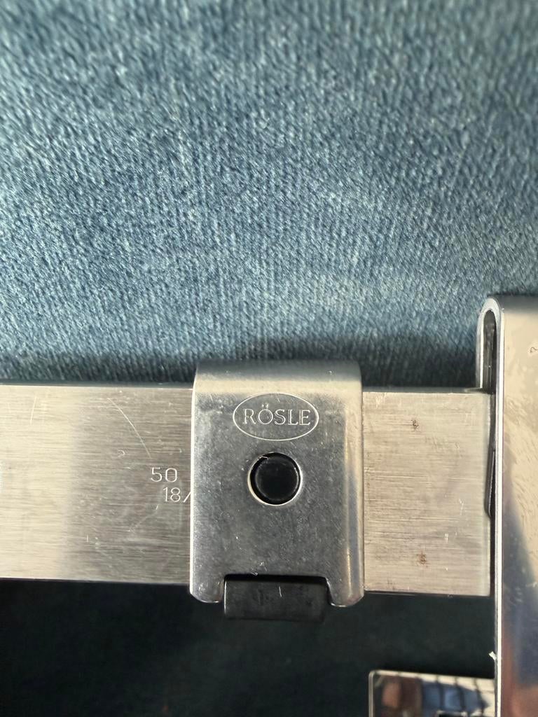 Rösle RVS keukenrolhouder en keukenhulp rek, Huis en Inrichting, Keuken | Keukenbenodigdheden, Overige typen, Zilver, Ophalen of Verzenden