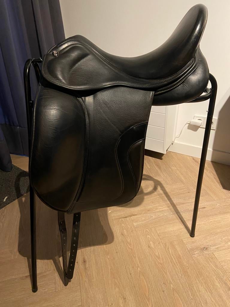 Kingsley D4  17,5 inch, Dieren en Toebehoren, Ophalen, Zo goed als nieuw, Dressuur