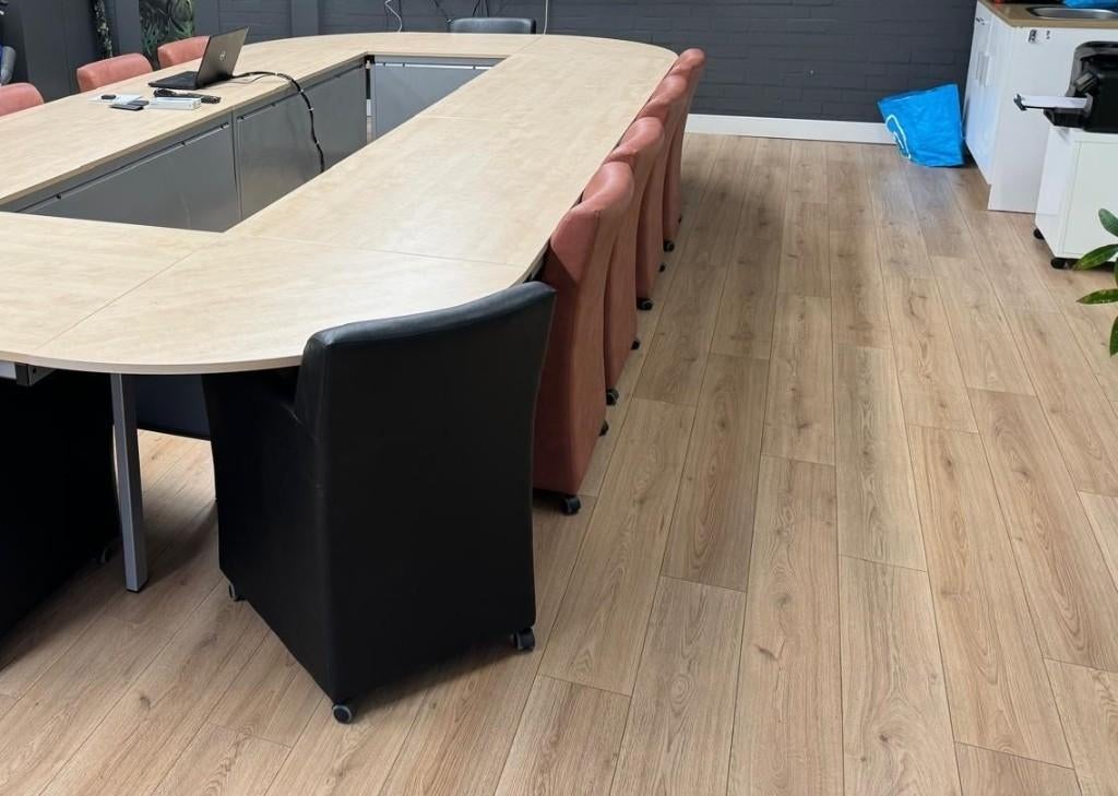 Grote vergadertafel + hanglamp + 8 vergaderstoelen – set, Ophalen, 75 cm of meer