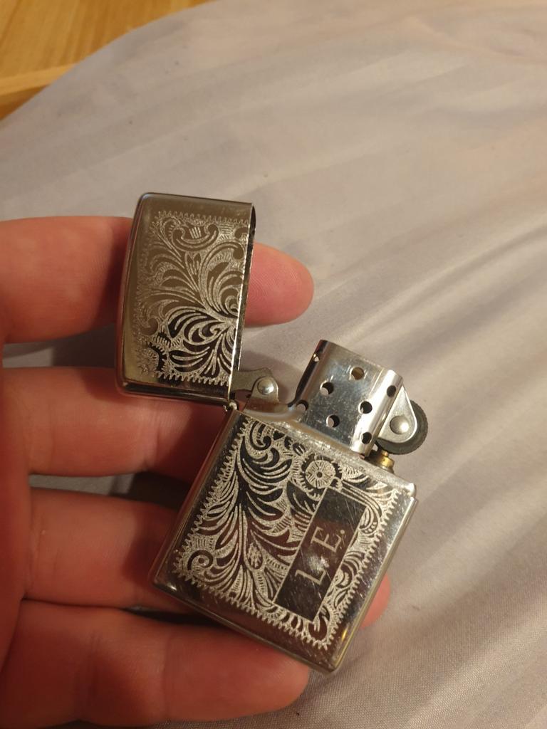 Zippo Bradford, Ophalen of Verzenden, Zilver, Overige materialen