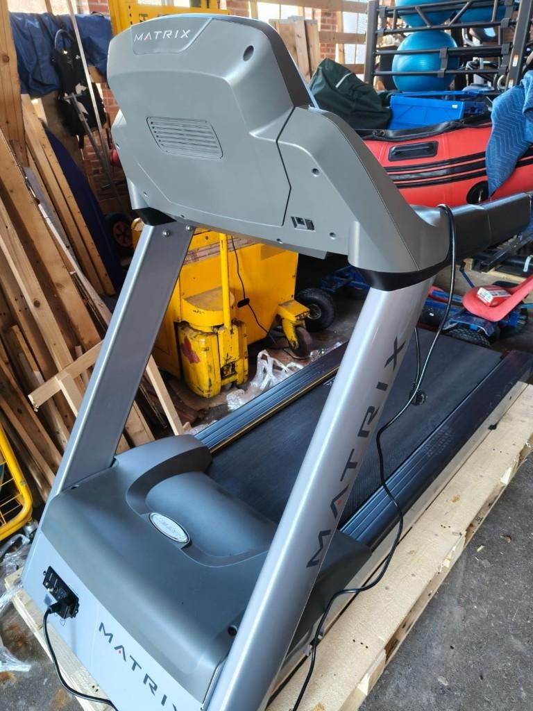 Matrix professionele loopband, Ophalen, Gebruikt, Loopband