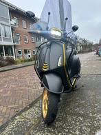 Vespa Sprint - Mat Zwart met Gouden Details, Ophalen, Gebruikt, Vespa S, Benzine