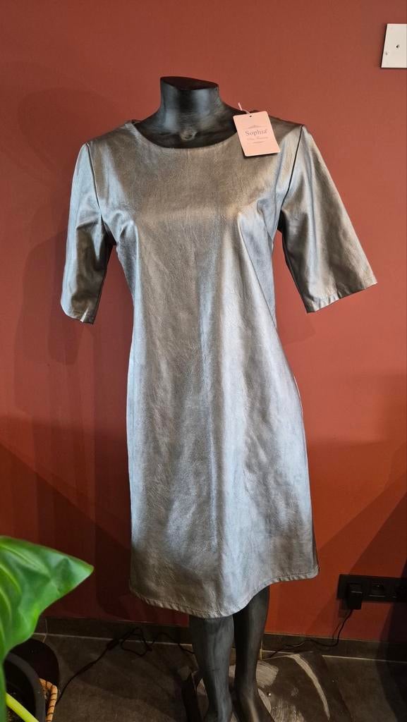 Nieuwe Sophia zilveren lederlook jurk maat 42, Kleding | Dames, Jurken, Overige kleuren, Sophia, Maat 42/44 (L), Nieuw