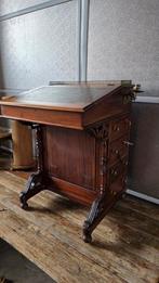Antieke Engelse davenport notenhout