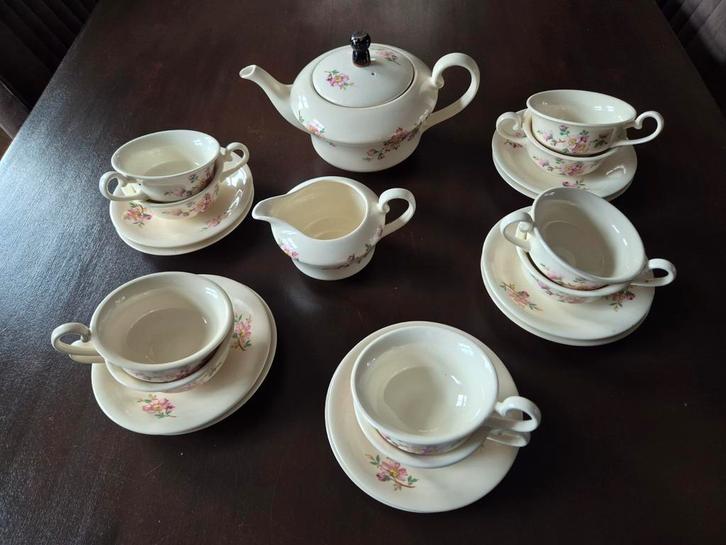 Mooi Mosa theeservies met bloemmotief, Antiek en Kunst, Antiek | Servies compleet, Ophalen of Verzenden