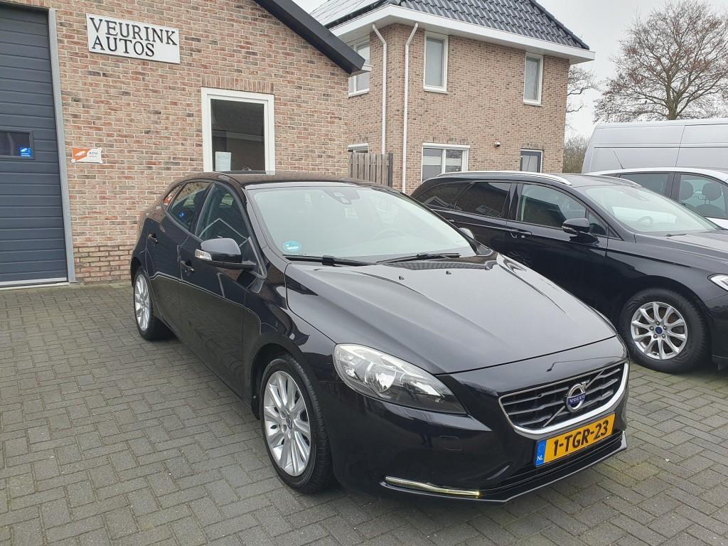 Volvo V40 1.6 T3 Momentum 150 PK, Auto's, Volvo, Voorwielaandrijving, Gebruikt, Parkeersensor, 4 cilinders