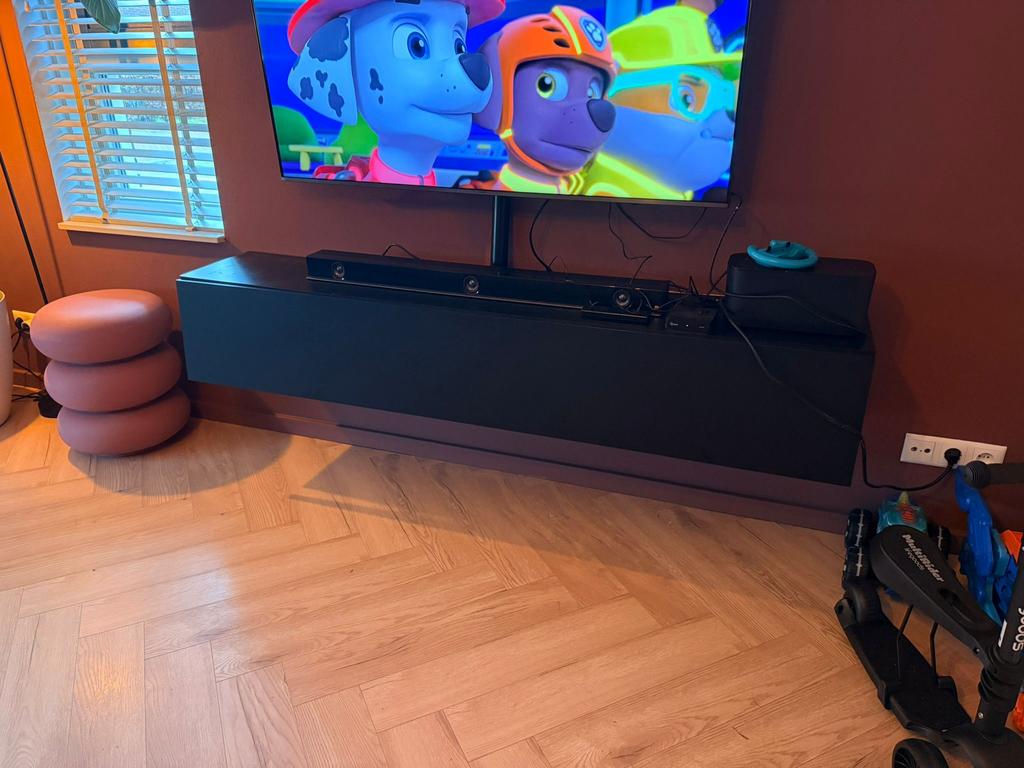 Gratis zwevend tv meubel, Huis en Inrichting, Kasten | Televisiemeubels, Ophalen, Gebruikt