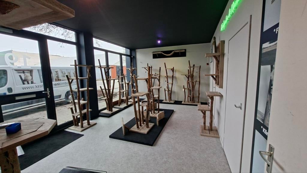 Krabpalen en klimbomen - muur, Ophalen, Nieuw, Kommiezenlaan 19, Krabpaal