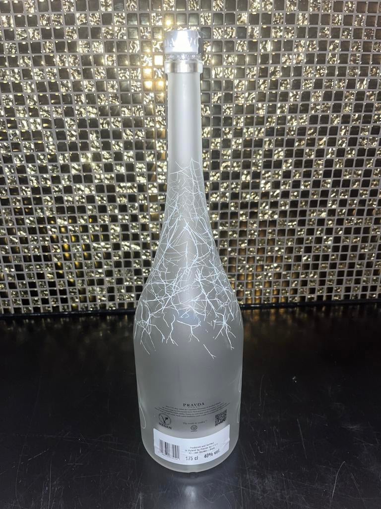 Lege Pravda Vodka Fles 1,75L (Magnum) – Met PAARSE Edelsteen, Verzamelen, Glas en Borrelglaasjes, Ophalen