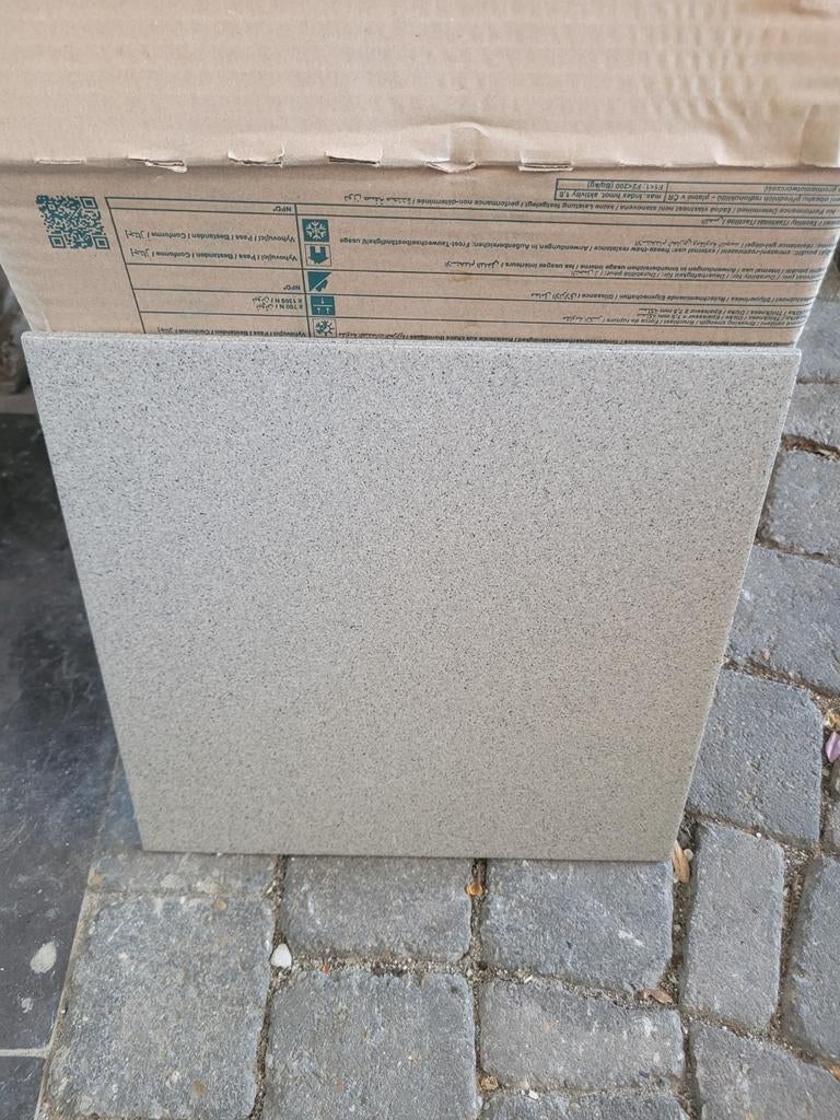 Licht grijze 30x30 tegel. 4,08m2 totaal, Doe-het-zelf en Verbouw, Ophalen, Keramiek, Nieuw, 20 tot 40 cm