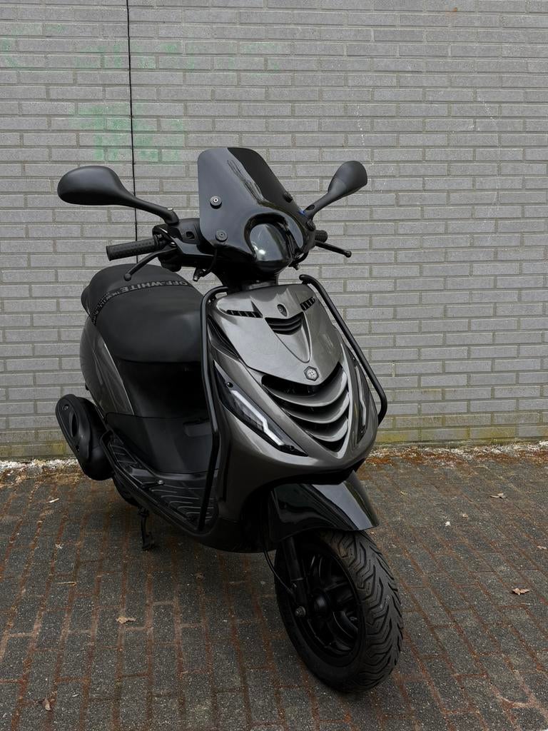 Piaggio zip 2017, Fietsen en Brommers, Scooters | Piaggio, Zo goed als nieuw, Zip, Maximaal 45 km/u, Benzine, Ophalen