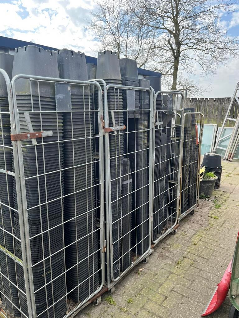 Ruim 2000 kweekpotten, Ophalen, Overige vormen, Kunststof, Minder dan 30 cm