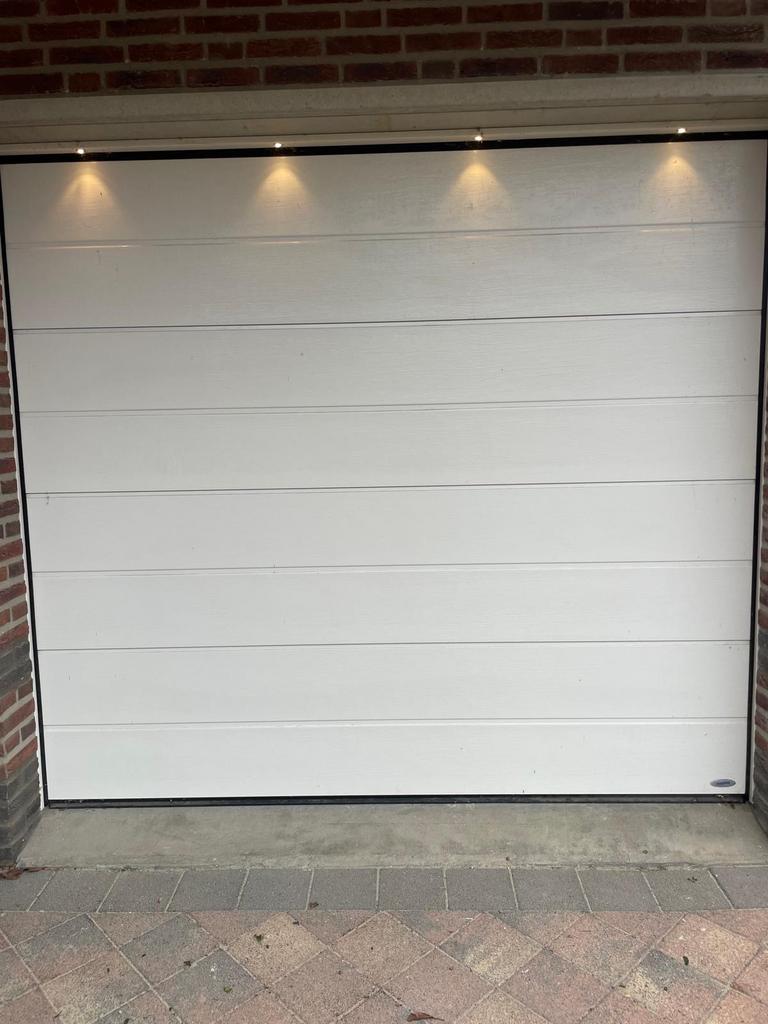Te koop: Sectionale garagedeur incl. zijmotor, Ophalen, Garagedeur, Zo goed als nieuw, Metaal