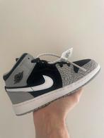 Nike Air Jordan 1 Mid ‘Elephant Print’ 36.5, Zwart, Nike, Nieuw, Ophalen of Verzenden