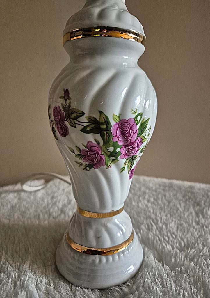 Vintage porseleinen tafellamp met Rozen en Gouden versiering, Ophalen of Verzenden, Zo goed als nieuw, Glas, Minder dan 50 cm