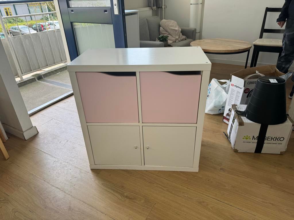 Ikea Witte kallax met roze lades en deurtjes, Ophalen, Gebruikt