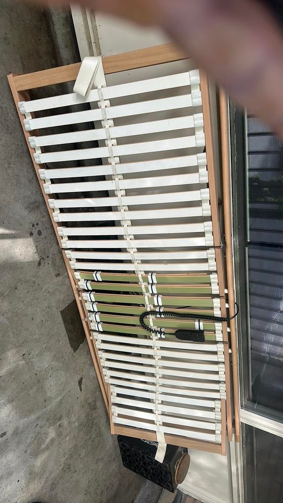 Electric Adjustable Cot Bed, Ophalen, Zo goed als nieuw, Eenpersoons