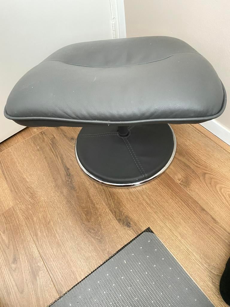 Voetenbankje, Ophalen, Zo goed als nieuw