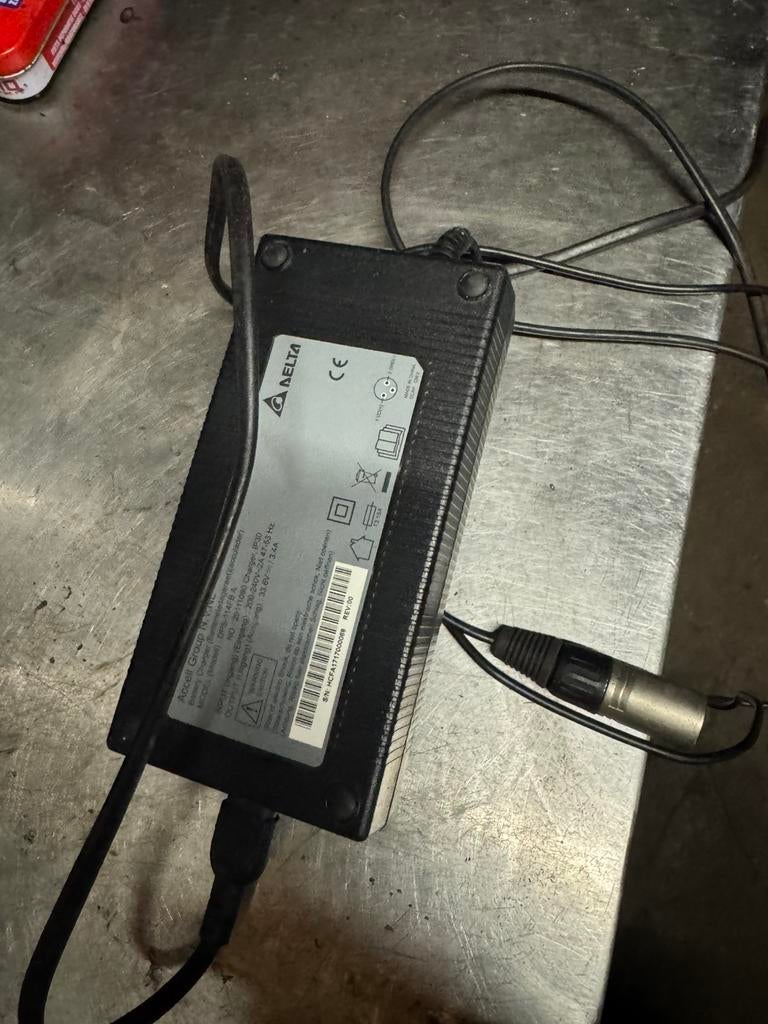 Ion lader drie pins, Fietsen en Brommers, Fietsaccessoires | Fietsaccu's, Ophalen, Gebruikt