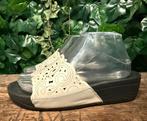zo goed als nieuw slippers van Fitflop maat 38, Kleding | Dames, Schoenen, Wit, Ophalen of Verzenden, Zo goed als nieuw, Fitflop