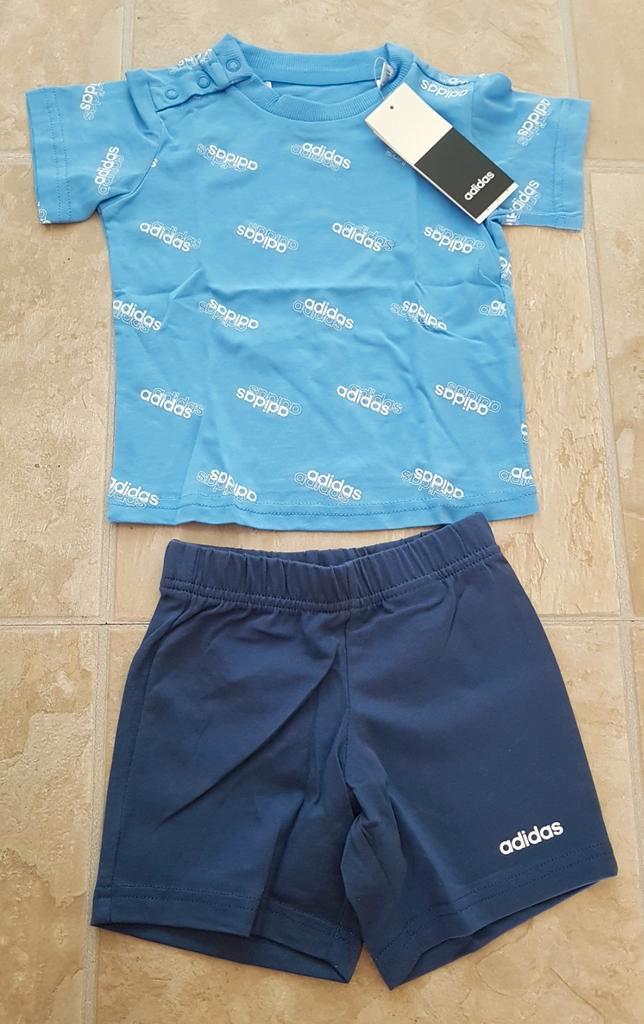 Nieuw Adidas Zomer Setje Blauw Wit Katoen Maat 80, Kinderen en Baby's, Babykleding | Maat 80, Nieuw, Jongetje of Meisje, Setje