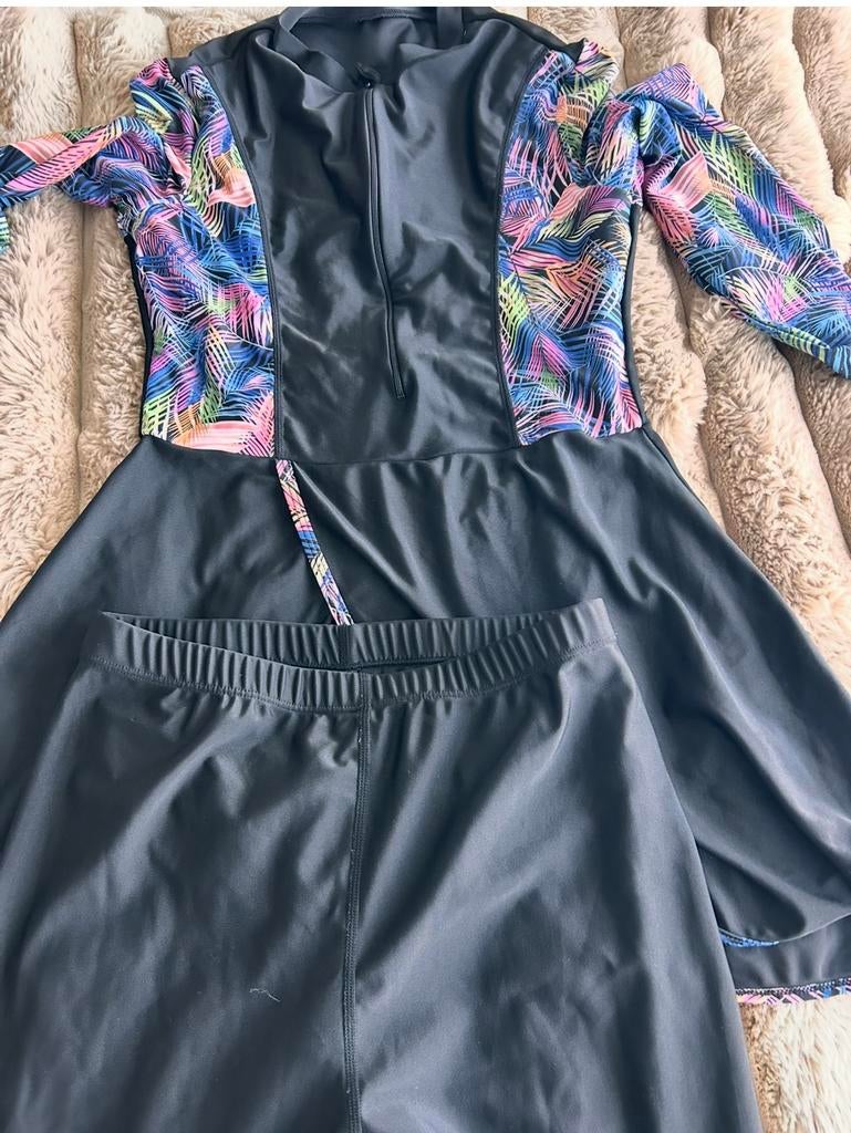 Burkini 2 delig met legging maat S, Ophalen of Verzenden, Zo goed als nieuw, Zwart, Bikini