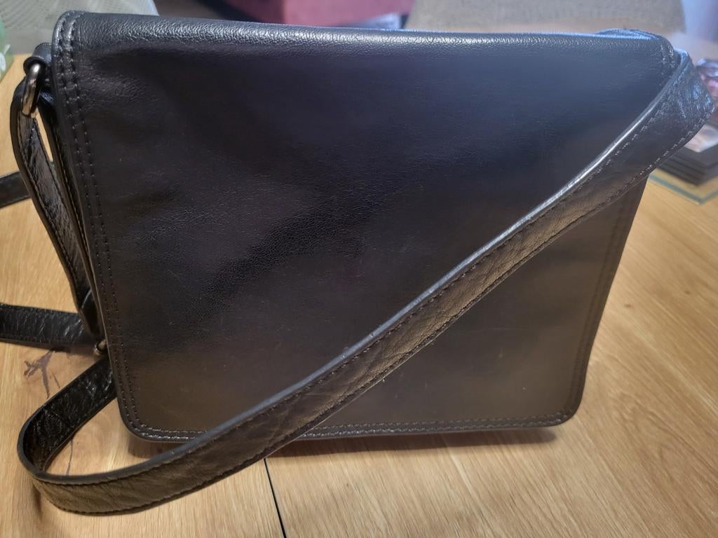 Zwarte leren schoudertas 20 bij 20 cm lang hengsel, Ophalen of Verzenden, Zo goed als nieuw, Zwart