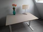 Trotten bureau Ikea beige zo goed als nieuw, Ophalen, In hoogte verstelbaar, Zo goed als nieuw, Bureau