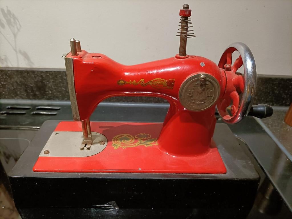 Antiek kinder naaimachine. USSR. Vintage. Industrieel, Ophalen