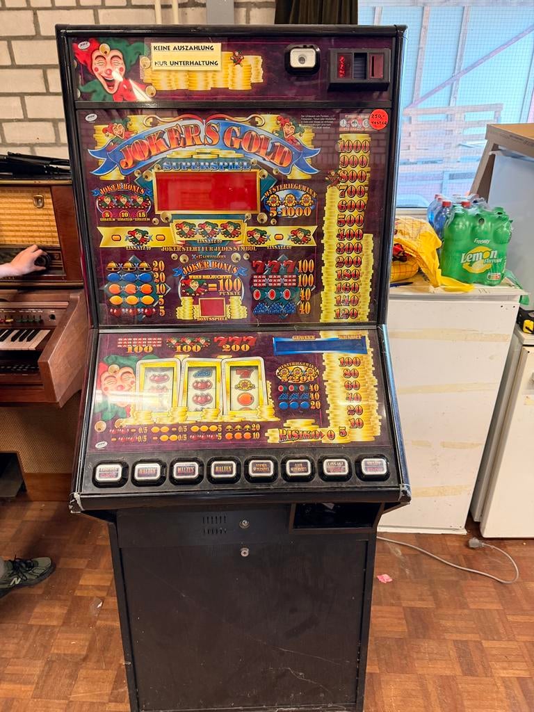 Oude gokautomaat, Verzamelen, Automaten | Gokkasten en Fruitautomaten, Ophalen, Gebruikt, Met sleutels
