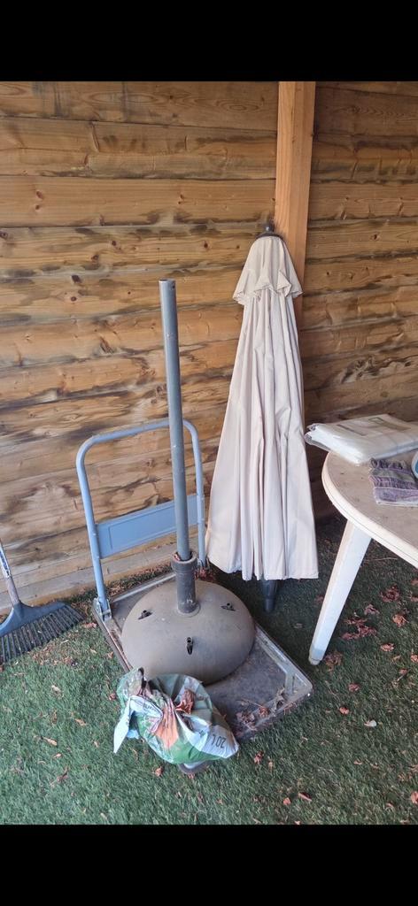 Parasol met verzwaarde poot, Tuin en Terras, Parasols, Gebruikt, Zweefparasol, 2 tot 3 meter, Kantelbaar, Ophalen