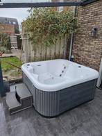 Ruime Jacuzzi in perfecte staat 2 x 2 meter, Ophalen, Filter