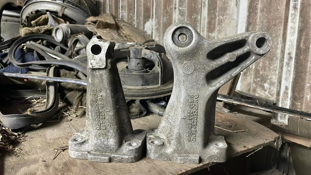 Mercedes w115   240.d. 3.0. Motersteunen, Ophalen of Verzenden