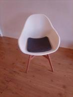 Gratis stoel met kussen - Af te halen!, Huis en Inrichting, Stoelen, Ophalen, Gebruikt, Wit, Stof