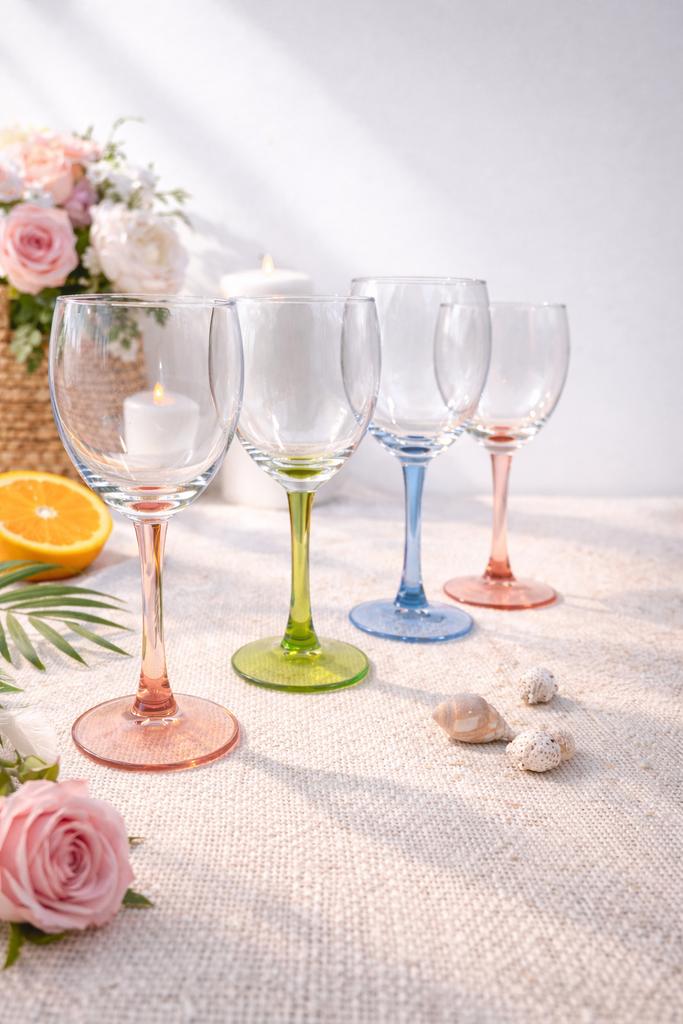 Vintage mix and match wijnglazen gekleurde voet, Verzamelen, Glas en Borrelglaasjes, Overige typen, Ophalen of Verzenden, Zo goed als nieuw