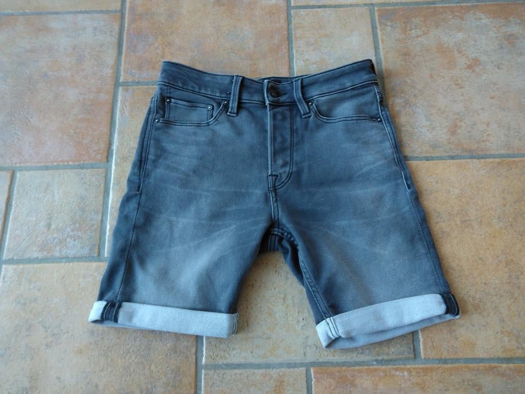 Jack Jones korte broek grijs maat XS, Kleding | Heren, Spijkerbroeken en Jeans, W32 (confectie 46) of kleiner, Ophalen of Verzenden