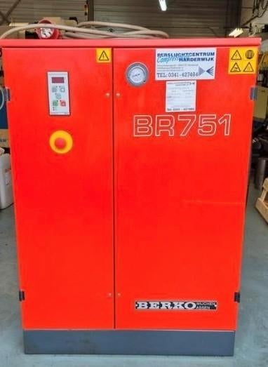 Schroefcompressor Berko BR751 met luchtdroger SMC IDFA6E, 100 liter of meer, Ophalen, Gebruikt, 800 liter/min of meer
