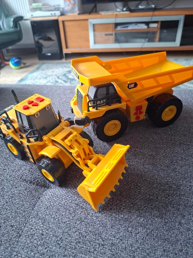 CAT Speelgoed Voertuigen: Kiepwagen en Wiellader, Ophalen, Gebruikt