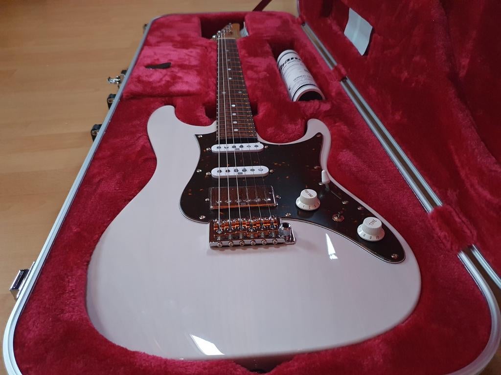 Ibanez AZ Prestige AZ2204N, Muziek en Instrumenten, Snaarinstrumenten | Gitaren | Elektrisch, Ophalen of Verzenden, Zo goed als nieuw