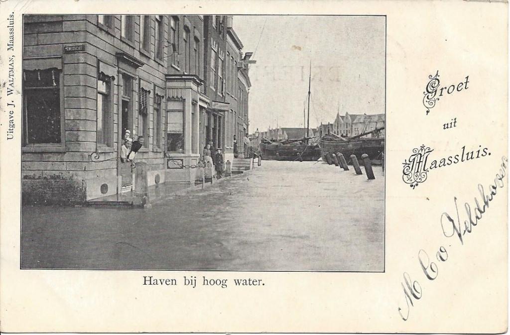 Maassluis (Z.H.) Haven bij hoog water, Volk, gelopen 1902, Ophalen of Verzenden, Voor 1920, Gelopen, Zuid-Holland